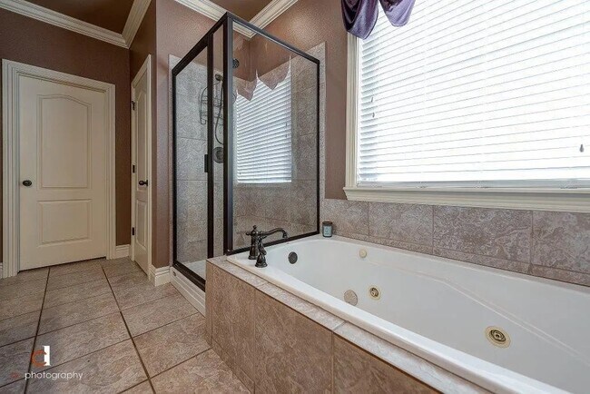 Building Photo - 5404 S Chimay Dr