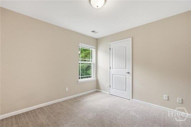 Building Photo - 380 Summer Hill Way