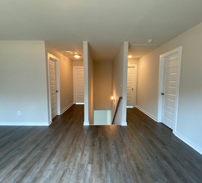 Building Photo - 130 Ridgeview Cir