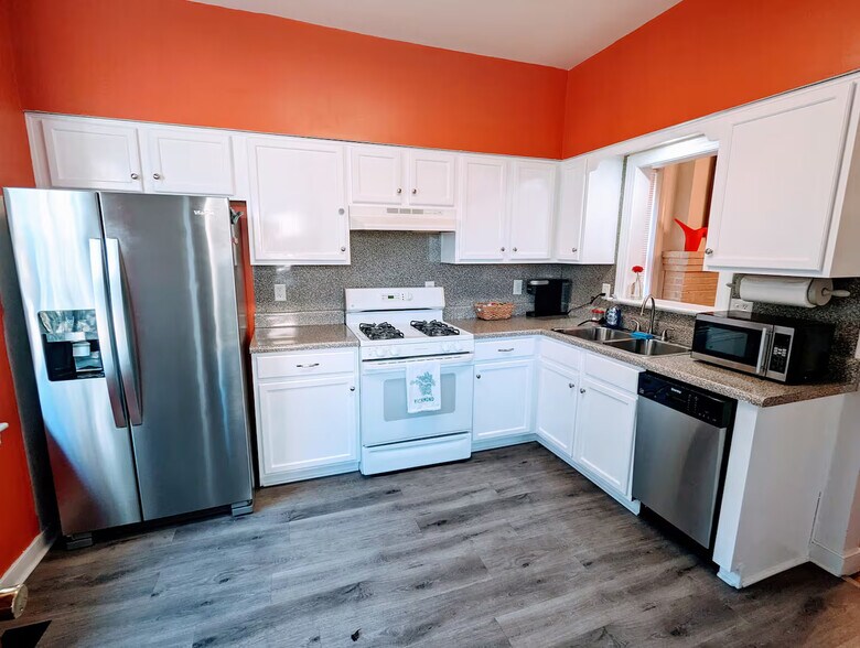 Building Photo - 1710 W Leigh St