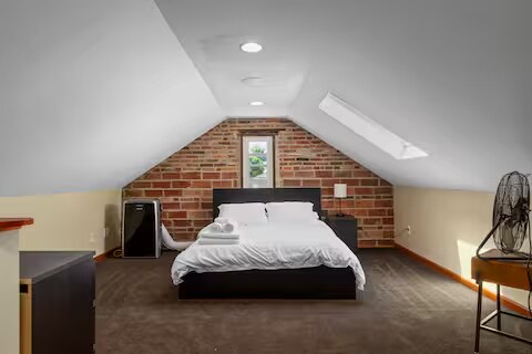 Building Photo - 5638 Botanical Ave