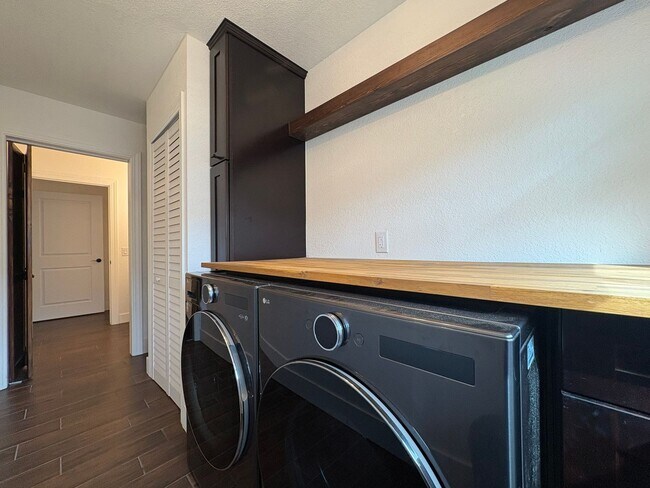 Building Photo - Spacious Vista Home with Large Lot, Designer Finishes & Guest Suite