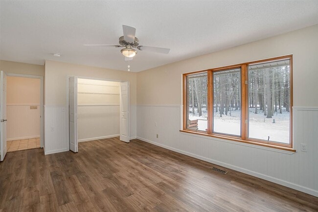 Building Photo - 3301 Thornbrook Ct