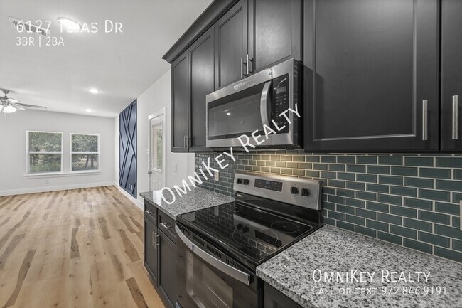 Building Photo - 6127 Tejas Dr