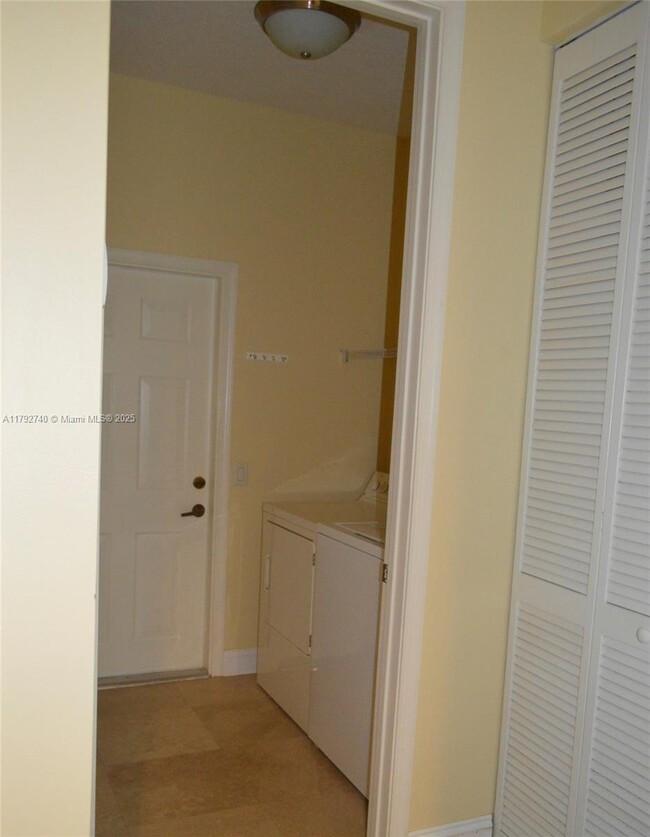Building Photo - 2812 Center Ct Dr
