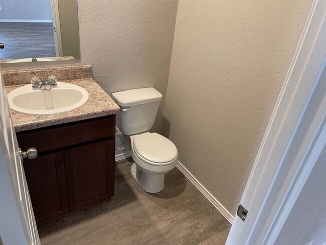Building Photo - Get an A+ in Savings | $500 Move-In Credit + Beautiful 4-Bed, 2.5-Bath Home in Saint Hedwig