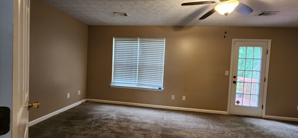 Building Photo - Room in House on Valley Green Rd