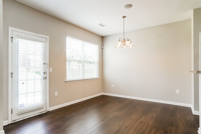 Building Photo - 1335 Lombar St