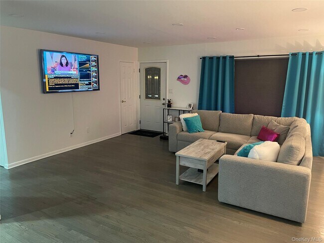 Building Photo - 250 New York Ave