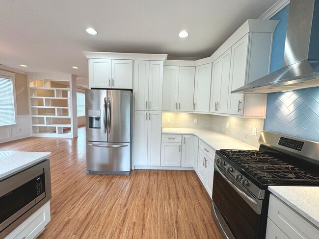 Building Photo - BEACH HOME! 4/4.5 with 3 car garage