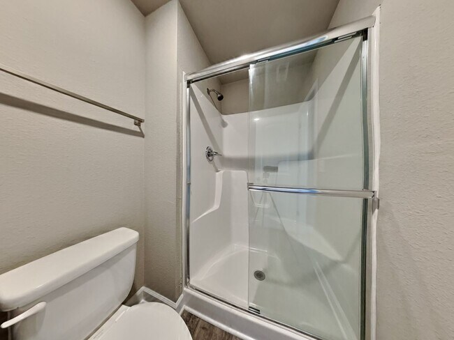 Building Photo - Charming 3-Bed, 2-Bath Home in Blue Springs