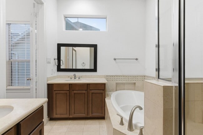 Building Photo - 1303 Sherwood Point Ln