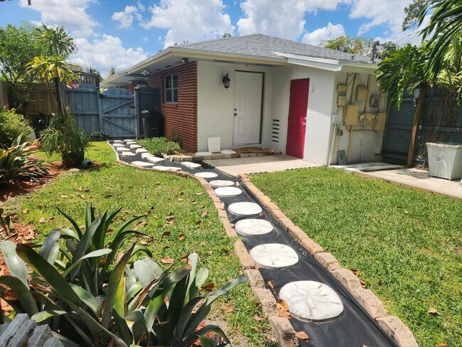 Building Photo - 452 Martin Ave