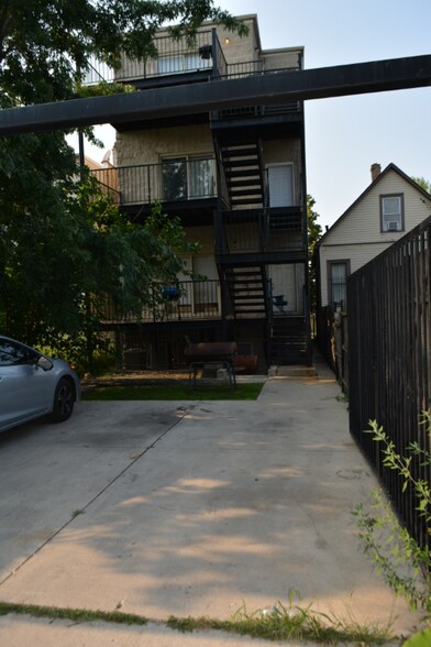 Building Photo - 4136 W Gladys Ave