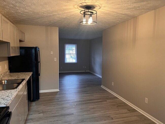 Building Photo - 2 bedroom duplex for rent - Available Now