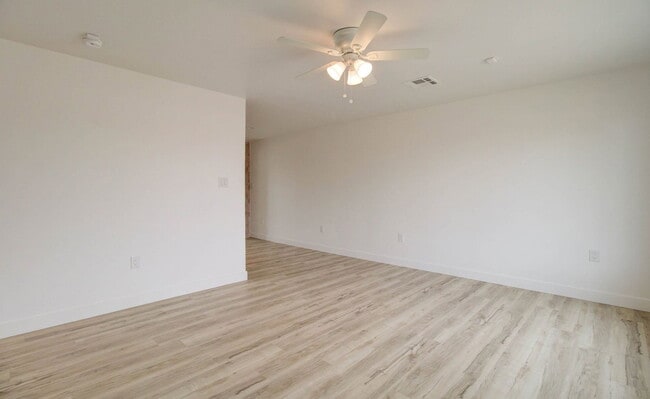 Building Photo - 2539 N 39th Ave