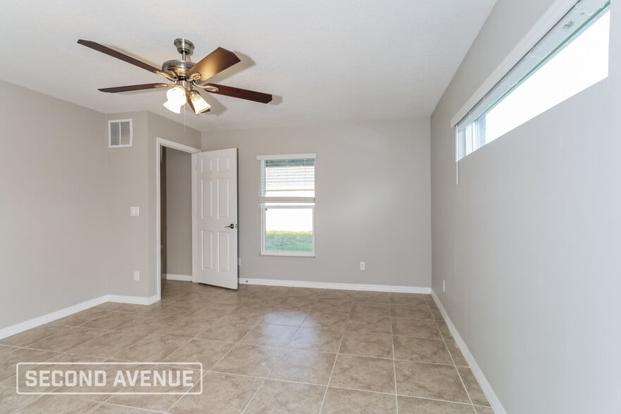 Building Photo - 594 Topeka Rd SW