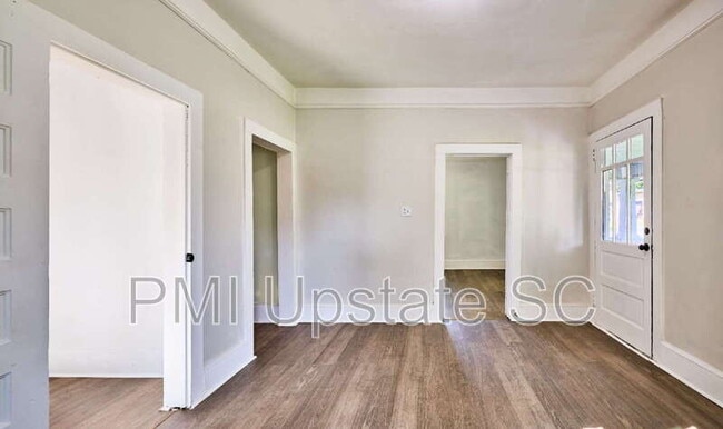 Building Photo - 10 E Main St