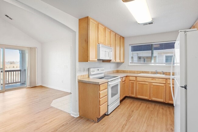 Building Photo - Bright and Spacious 2-Bedroom, 2-Bath Condo in South Loveland