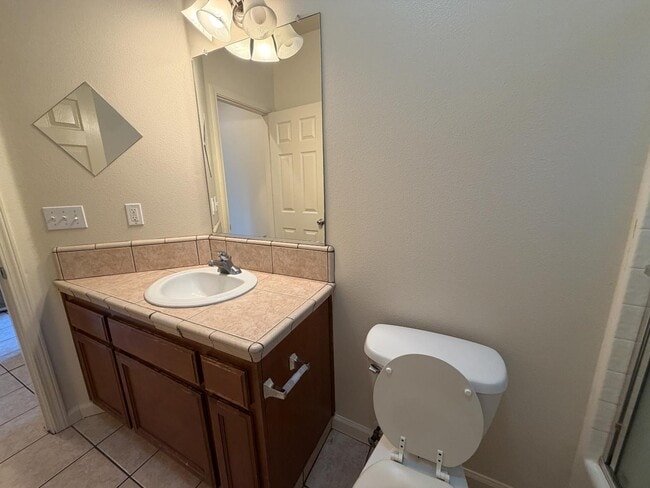 Building Photo - 4723 W Clinton Ave