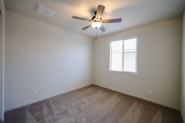 Building Photo - 4 Bedroom + Den in Foothills at Northpointe