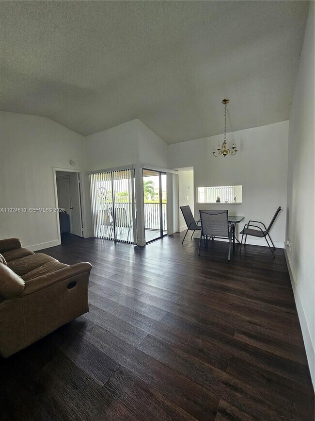 Building Photo - 1002 Adams Ave