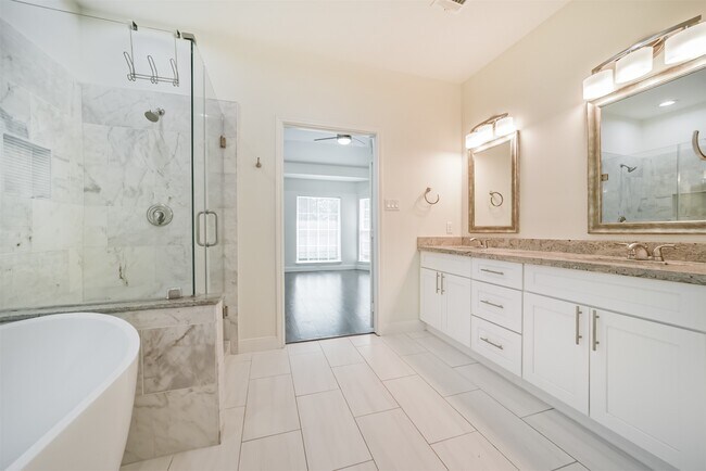 Building Photo - 10618 Bassoon Dr