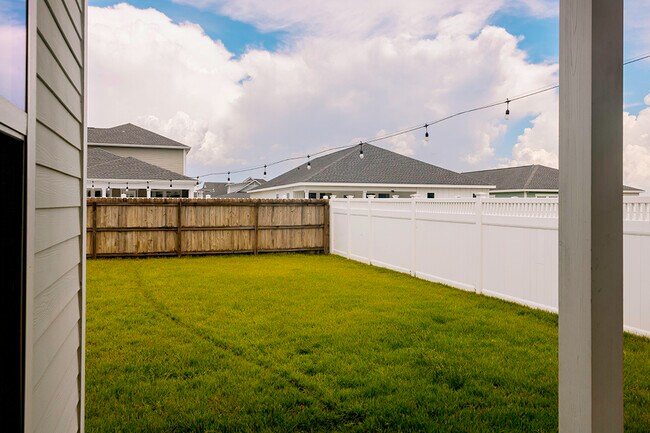 Building Photo - 2301 Warbler St