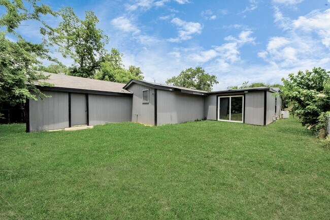 Building Photo - 503 Schilling Ave