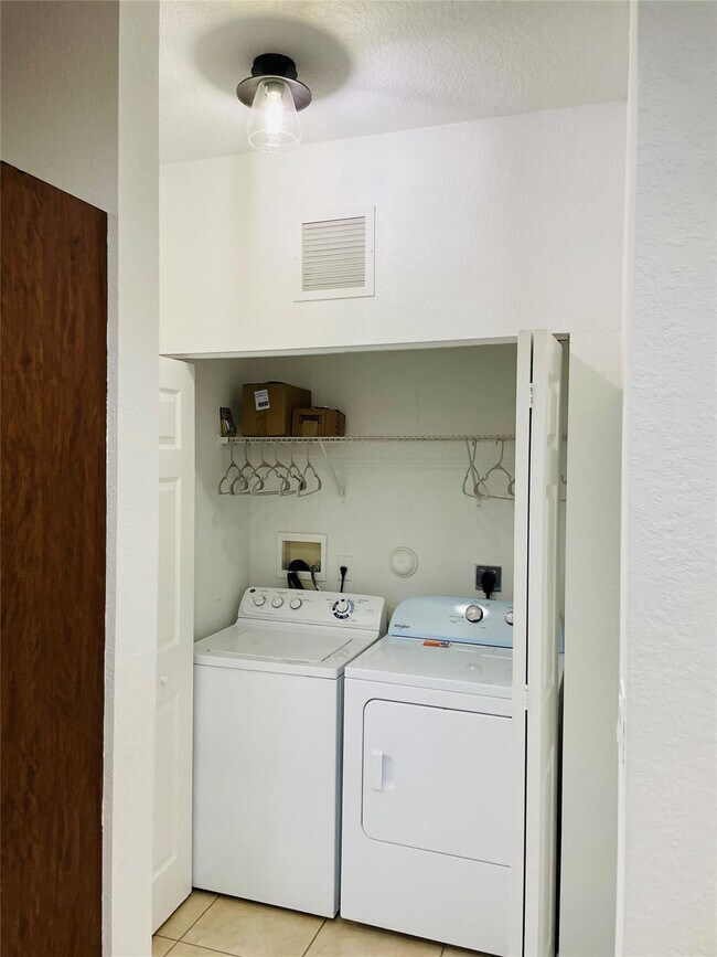 Building Photo - 3202 Ter