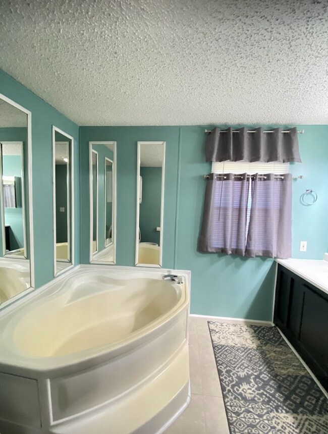 Building Photo - 3 Bedroom/ 2 Bathroom Mobile Home with a f...