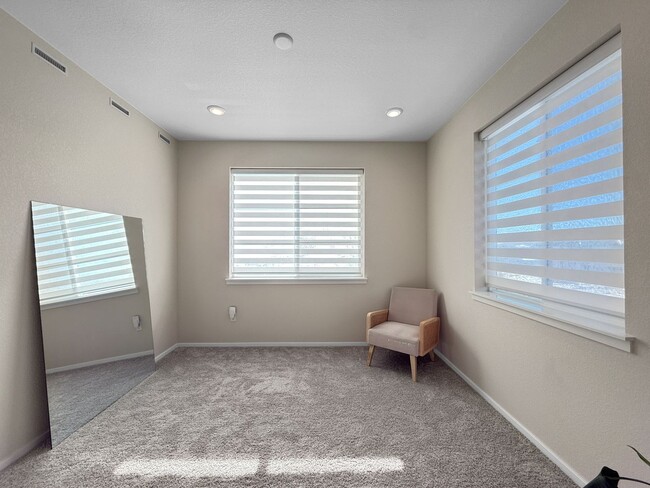 Building Photo - $0 DEPOSIT OPTION.  SPACIOUS 3-BEDROOM HOM...