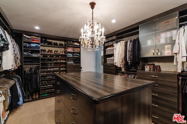 Building Photo - 15490 Milldale Dr