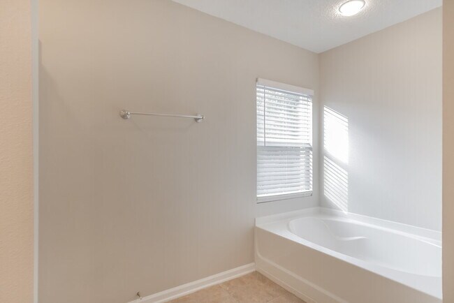 Building Photo - 174 N Aberdeenshire Dr