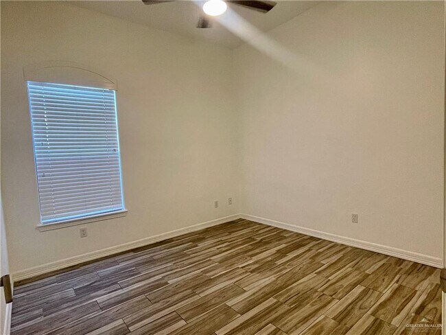 Building Photo - 2805 Mimosa St