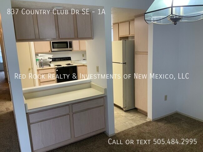 Building Photo - 837 Country Club Dr SE