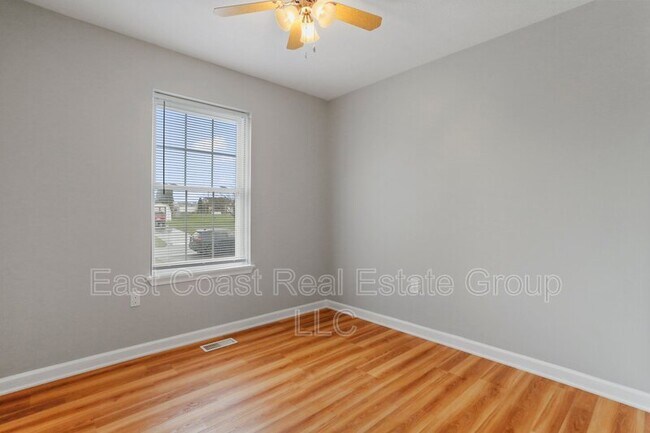 Building Photo - 339 Clifford Dr