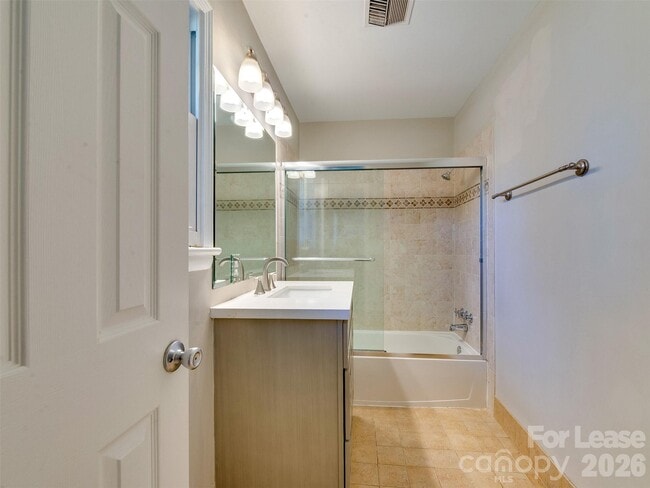 Building Photo - 709 Cooper Dr