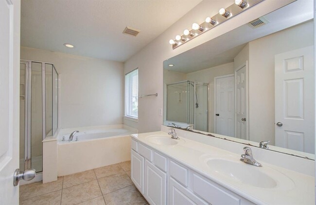 Building Photo - 12026 Parkers Hideaway Dr