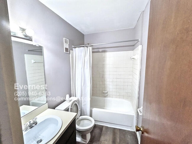 Building Photo - Comfortable and Convenient 3-Bedroom Townh...