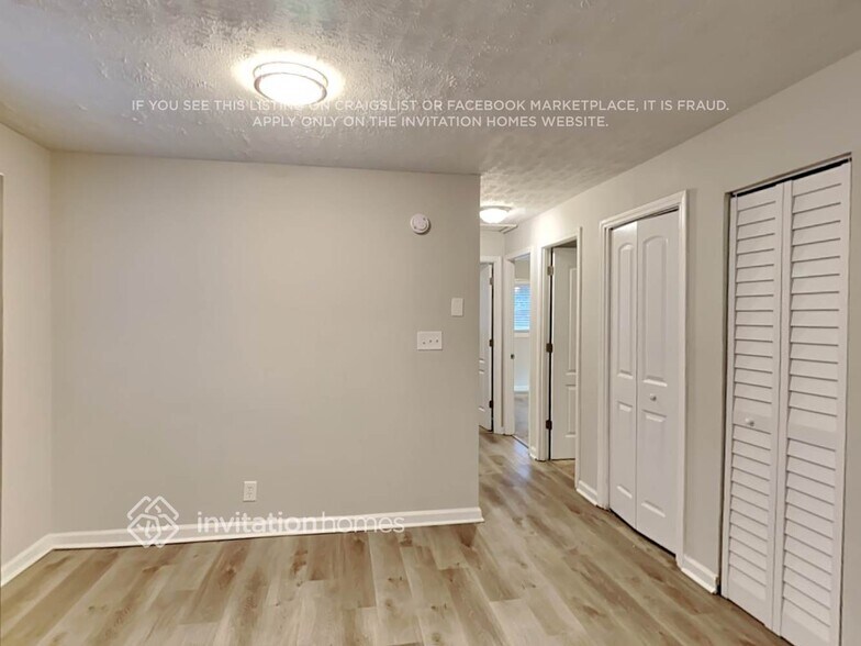 Building Photo - 300 Banberry Dr SE