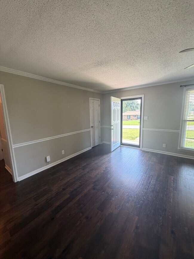 Building Photo - 526 Westwood Dr