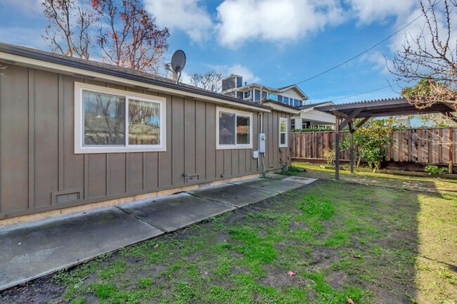 Building Photo - 123 Dunsmuir Way