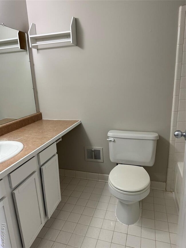 Building Photo - 36311 Park Pl Dr