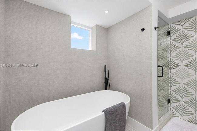 Building Photo - 1800 Sunset Harbour Dr