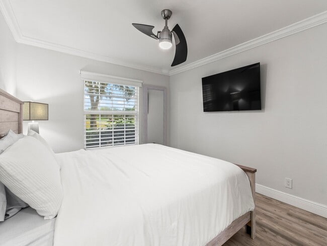 Building Photo - 9001 Jacaranda Ln