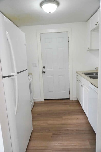 Building Photo - 1842 Elvin Dr