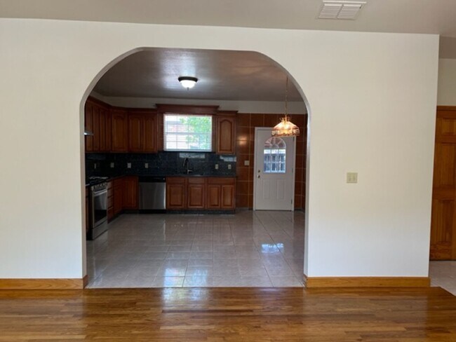 Building Photo - Beautiful Single Story home in Carmichael, 4+2, Large living area, 2 garages.
