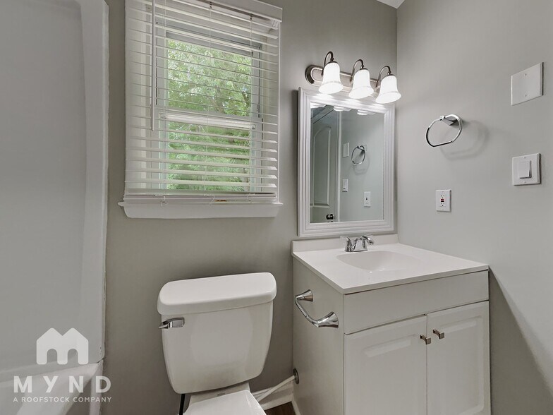 Building Photo - 526 Stratford Rd