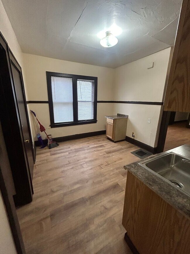 Building Photo - 1530N29thJ